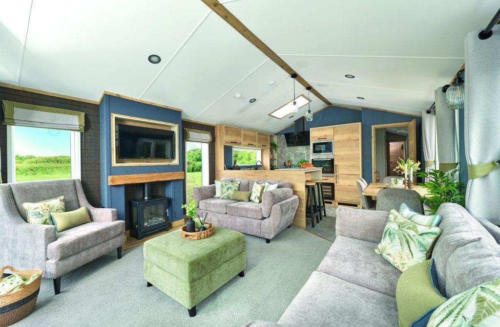 Dog friendly Chapelwood lodge - living room